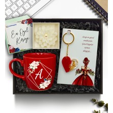 As Gift Kişiye Özel Kırmızı Kupa & Çiçek Temalı Mum & Kalpli Kırmızı Anahtarlık Hediye Seti