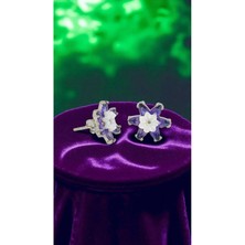 Lunel Silver 925 Ayar Gümüş Lotus Model Taşlı Çiçek Küpe – Zarif ve Anlamlı Tasarım