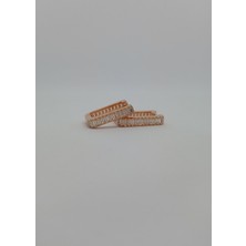 Lunel Silver 925 Ayar Gümüş Kadın Küpe – Işıltılı Taşlarla Şık ve Zarif Model (3,63 Gr.)