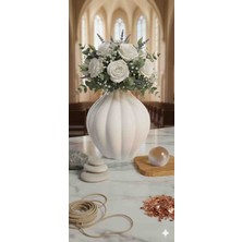 Oluklu Beyaz Seramik Vazo