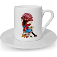 Türk Kahvesi Fincanı Kanaviçe Işleyen Kız