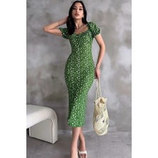 Zuzudan Yeşil Lastikli U Kare Yakalı Kısa Kollu Fit Kalıp Kurdelalı Likralı Çiçek Desen Yırtmaçlı Diz Altı Elbise