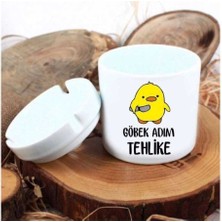 Caddemart | Belalı Civciv Göbek Adım Tehlike Baskılı Beyaz Seramik Kokusuz Kül Tablası