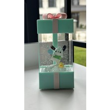 Cn Collection Işıklı Müzikli Hediye Paketi Şeklinde Sonpy Figürlü Kar Küresi