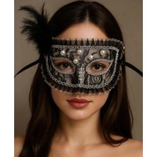 Najmaddin Siyah Renk Yandan Tüylü Inci Işlemeli Taşlı Dantelli Parti Maskesi 17X12 cm