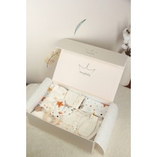 Uniq Baby Yıldız Desenli 10 Parça Yenidoğan Bebek Hediye Kutusu – Pike, Müslin Set ve 5'li Zıbın Takımı