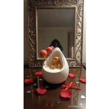 Deniz Kuzey Design Sevgililer Gününe Özel Ayıcık Figürlü Mum - Beyaz Çikolatalı Mocha Kokulu Taş Tozu Tasarımlı Mum