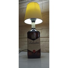 Enteressan Masa Abajur Lambası