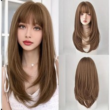 Aura Peruk Doğal Görünümdeki Orta Boy Perçemli Düz Şahane Liva Modelimiz