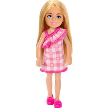 Barbie Chelsea Bebek, Sarı Saçlı ve Mavi Gözlü Çıkarılabilir Kareli Elbise ve Pembe Ayakkabı Giyen K