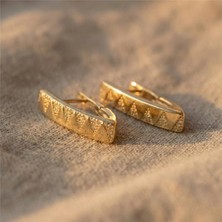 Zeino Üçgen Motifli Damla Küpe - 14K Altın Rengi Kaplama, 2,4 cm