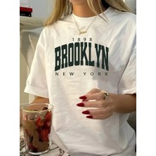 Giyim Center Brooklyn Harf Baskılı Düşük Omuzlu T-Shirt, Rahat Kısa Kollu Bol T-Shirt, Kadın Giyim - Beyaz