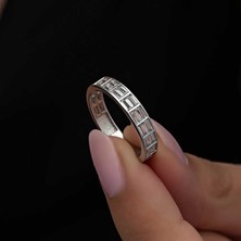 Inure Jewelry Gümüş Sıralı Baget Taşlı Kadın Yüzük