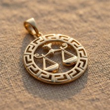 Zeino Terazi Burcu Antik Desenli Kolye Ucu - 14K Altın Kaplama - 25 mm