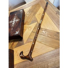 Normadia Işlemeli Ahşap Ortadan Ayrılabilir Baston, Şık ve Kullanışlı Tasarım