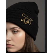 Kabartma Yazılı Sekizlik Nota Saksafon Çanta ve Iki Onaltılık Nota Detaylı Sallantılı Broş