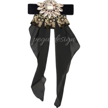 Pegu Kristal Taşlı Figürlü Kadife Broş , Kenarları Tırtıklı Özel Tasarım Şifon Kumaşlı