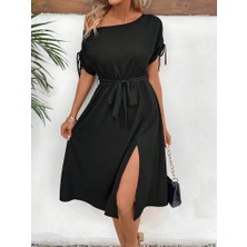 Pazarcan Kadın Tek Omuzu Açık Kol Ucu Fiyonklu Belden Kuşaklı Yırtmaç Detaylı Viskon Elbise