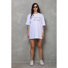 Tarz Yeri Unisex Bisiklet Yaka Baskılı Oversize T-Shirt - Beyaz