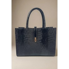 Kadın Siyah Rugan Evrak Çantası, Kilit Detaylı, 3 Bölmeli, Ayarlanabilir Askılı