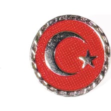 Moncuk Design Kırmızı Zeminde Ay Yıldız Kabartmalı Yuvarlak Metal Rozet