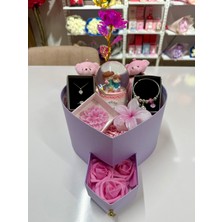 Ayı Evreni Pembe Aşk Evreni - Sevgiliye Romantik Hediye Kutusu | Kar Küresi + Çelik Takı + Peluş Ayıcık