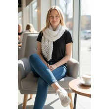 Tokuşka Örgü Desenli Üçgen Kırçıllı Püsküllü Omuz Şalı