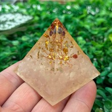 Taş Uzmanı Orgonit Piramit – Çakra Taşlı Bakır Ağaç ve Kuvars Zemin