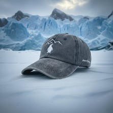 Atölye Müge Kişiye Özel Nakışlı Eskitme Şapka Nihilist Penguen
