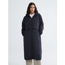 LC Waikiki Siyah Kapüşonlu Büzgülü Kadın Yağmurluk  (S6)