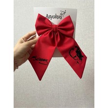 Asyakuş 23 Nisan Atatürk Silüeti ve Imza Nakışlı Kırmızı Fiyonk Otomatik Toka