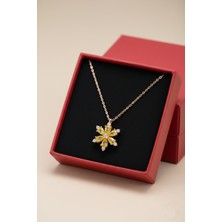 Çekirdek Jewelry 925 Ayar Gümüş Sarı Taşlı Kamelya Çiçeği Kolye