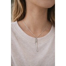 Herşey Nota Ince Formlu Metal Figür Zincir Kolye