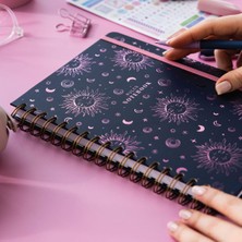 Delixa Paperora 17X24 Spiralli Lastikli Sert Kapak Çizgili Not Defteri Mor Galaksi