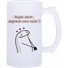 Sartre Art Bugün Pazar Değmesin Sana Nazar Esprili Motto Baskılı Bira Bardağı 500 ml - Büyük Boy Kulplu Cam Kupa
