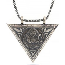 Akıllı Durak 925 Ayar Gümüş Üçgen Içi Açılabilen Osmanlı Arma Muskalık Gümüş Kolye T6013 (491)