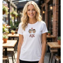 Oyuncu İşleri Aşk Tasarımlı Coffee Lovers Sevgili Tişörtü - %100 Pamuklu Unisex Beyaz Tee