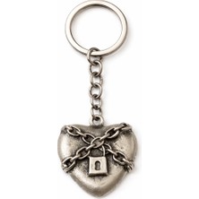 Herşey Nota Zincir Detaylı Kalp Formlu Ince Metal Anahtarlık