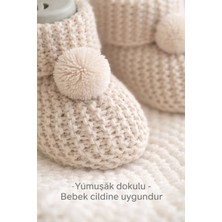 Ponpon Detaylı Triko Bebek Patik – %100 Pamuk – Yumuşak ve Sıcak Bebek Patik - 2 Li - Mavi - Bej