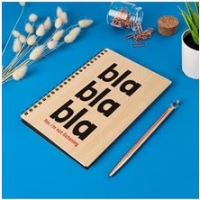 Yes I 'am Not Listening Tasarımlı 8 cm x 12 cm Ölçülerinde Çizgisiz 48 Yaprak Ahşap Kapaklı Defter