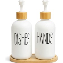 Erkugo Bambu Standlı 2’li Cam Sıvı Sabunluk Seti 550 ml | Hands & Dishes Yazılı | Mutfak ve Banyo İçin Doğal Bambu Organizer