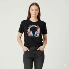 Texrium Çiçekli Kulaklık Baskılı %100 Pamuklu Kadın T-Shirt