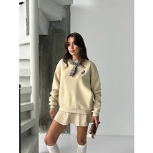 Savorzy Fularlı Ceylan Nakışlı Bej Sweatshirt