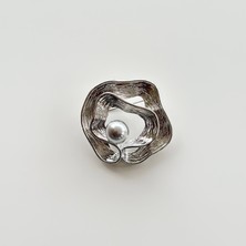 Vesce Atelier Gümüş Metalik Kıvrımlı Broş
