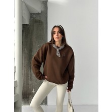 Savorzy Fularlı Ceylan Nakışlı Kahverengi Sweatshirt