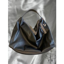 El Yapımı Siyah Deri Charmlı Çanta