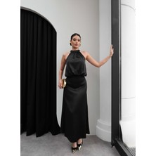 Esra Helvacı Halter Yaka Beli Büzgülü Saten Elbise