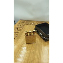 Şık Desenli Gold Renk Kabartmalı Gazlı Çakmak