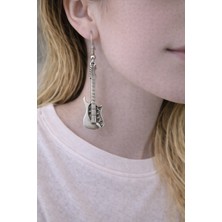 Herşey Nota Enstrüman Formlu Metal Sallantılı Küpe – Detaylı Gövdeli Tasarım