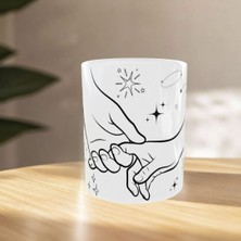 Uçan Kupa Sevgiliye Hediye Minimalist El Ele Tutuşan Figürlü Tasarım Kupa Bardak